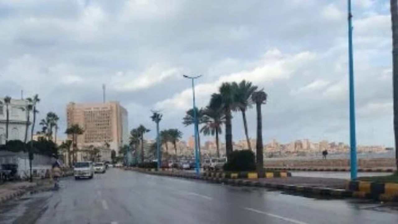 أمطار متفاوتة الشدة تضرب عدة محافظات خلال الساعات القادمة في حالة الطقس